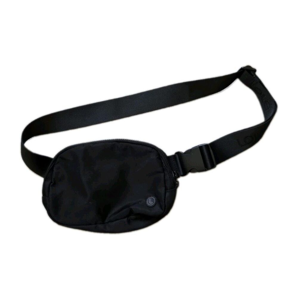 Lole Black Belt Bag Waist Pack Crossbody Nylon Adjustable Zip Travel OS EUC